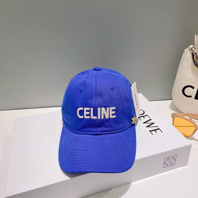 p50 Celin*·赛琳Ss新款凯旋门刺绣棒球帽帽型完全按照定做。凯旋门图案章仔区别市面版本，大小及圈圈毛质感全部还原。定做帽子内里Logo织带