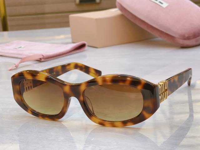 p180，【Miu Mi*】缪缪新款太阳镜， model:Smu 14Zs，Size：54口18-140