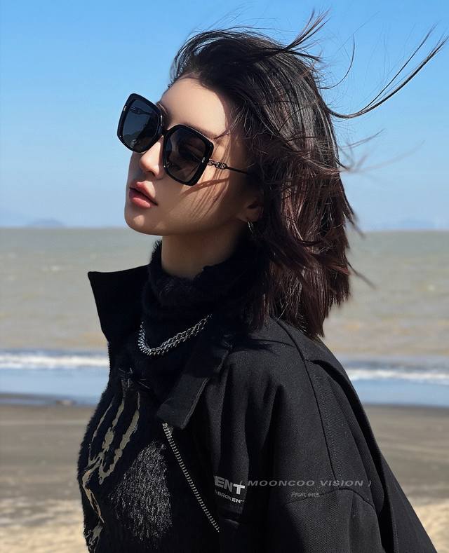 p100 【Dior-迪奥】2025开春新款 潮流爆款 时尚方框偏光太阳镜 高品质 佩戴舒适 网红潮款墨镜 女士高清偏光太阳镜 高品质Tr镜框 型号：Cd790