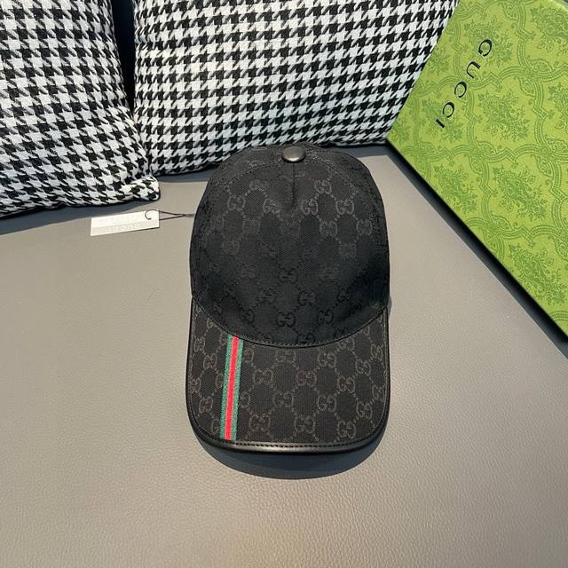批80 配包装布袋，Gucci(古奇)经典原单棒球帽， 竖条小织带，1:1开模订制，原版帆布料+头层牛皮，真皮包边帅气时尚，代购热门，男女可用百搭款，质量超赞！