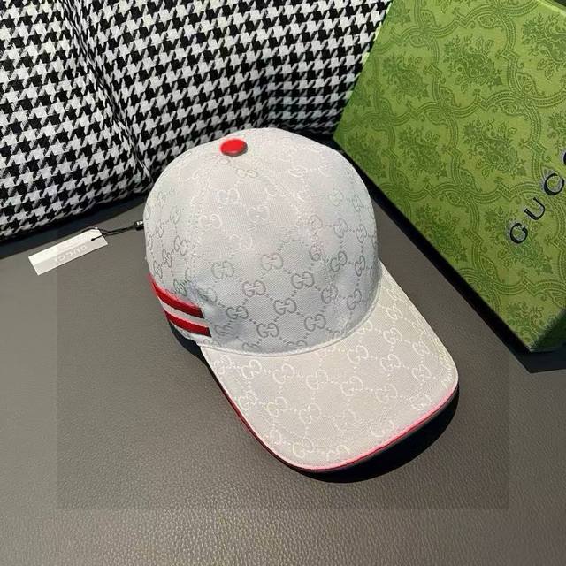 批80 万年经典款出货！ 配盒子布袋，Gucci(古奇)经典原单棒球帽专柜1:1开模订制，最高版本，原版帆布料+头层牛皮，轻盈透气！实物拍摄，四季百搭男女适用，