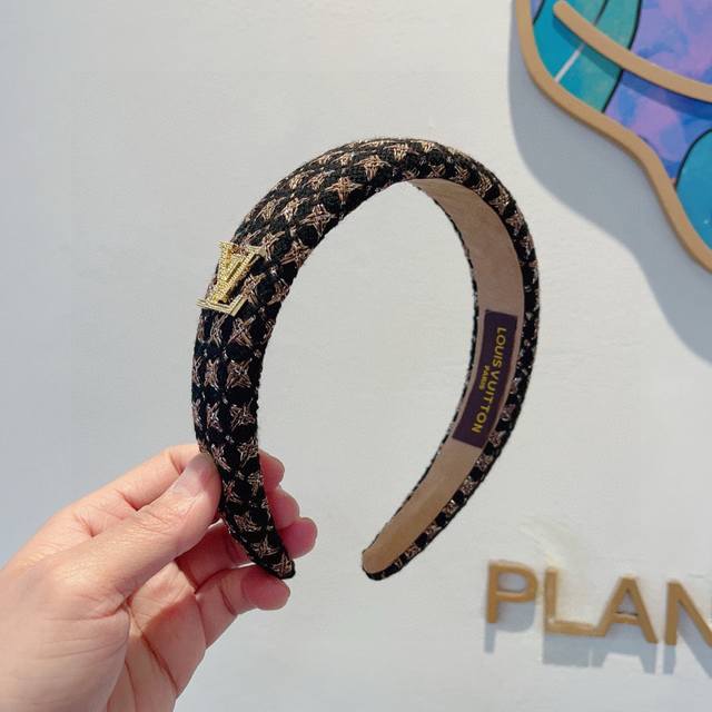 配包装P60 lv 路易威登 火爆新款韩版布艺格子发箍，时尚头箍，网红最新款来袭时尚百搭，女神必入！