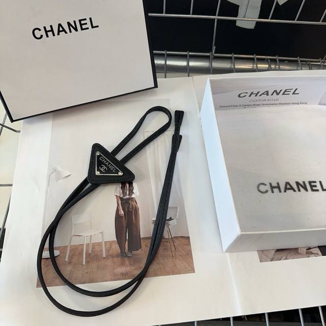 p 60配包装盒 chanel (香奈儿)最新小香多用领带，简单实用，时尚潮流！小仙女必备…