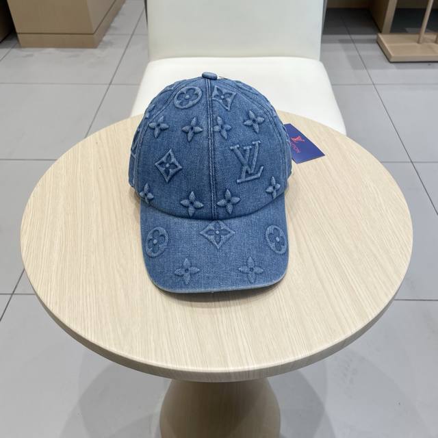 p80 Lv路易威登官网同步高版本 新款牛仔棒球帽 火爆技术升级，洗水牛仔风街头风十足 更符合现在时尚小哥哥小姐姐的Style，机场街拍超飒！