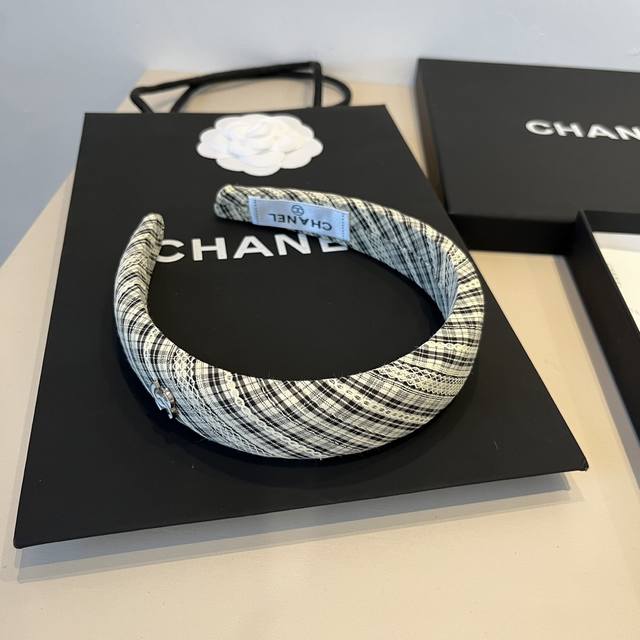 60￥ chanel香奈儿结发箍