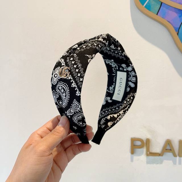 配包装P60 gucci古奇 网红经典新款发箍，女神必备单品头箍，非常百搭，时尚潮流！