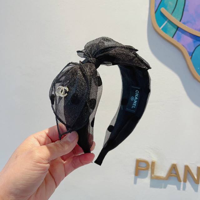 配包装P60 chanel（香奈儿）最新款小香大蝴蝶结波点洋气发箍，复古气质网纱头箍，网红爆款推荐 搭配高端材质，超精致，时尚百搭。
