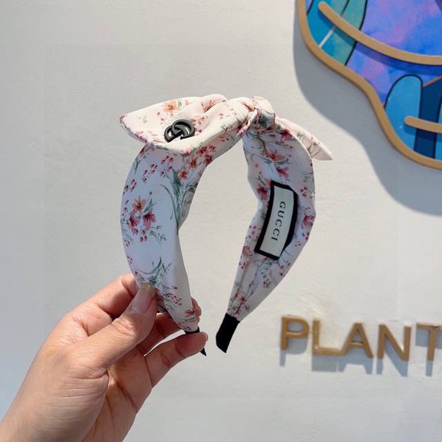 配包装P60 gucci古奇 网红经典印花布艺蝴蝶结宽版发箍，女神必备单品头箍，非常百搭，时尚潮流款！