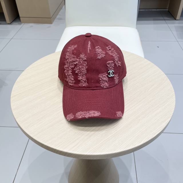 p70 Chanel香奈儿】新款简约Logo棒球帽，新款出货，大牌款超好搭配，赶紧入手！