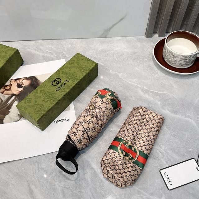 p70 Gucci（古驰）新款 五折 折叠晴雨伞 时尚原单代工品质 细节精致 看得见的品质 打破一成不变 色泽纯正艳丽！