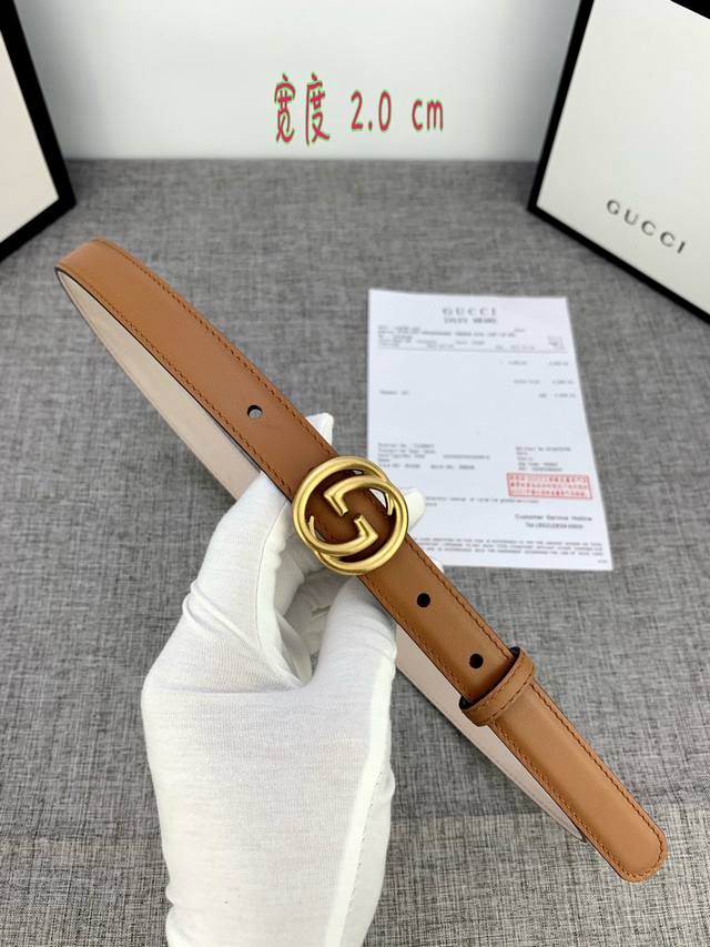 特P160 宽度2.0Cm G U C C I 此细款腰带用采光头小层牛皮 精制而成，配以双G带扣。