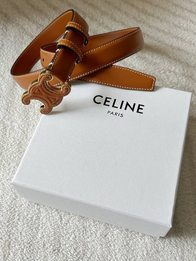 特P160 赛琳 Celine女士皮带，小牛皮质感搭配独特凯旋门扣，宽2.4Cm 低调中暗藏奢华，轻松点亮穿搭 。