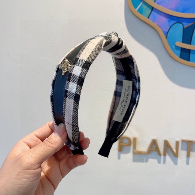 配包装P60 巴宝莉Burberry 新款拼皮发箍，客供面料 细节全部实拍！非常耐看又百搭、百搭款适合各种场合搭配！
