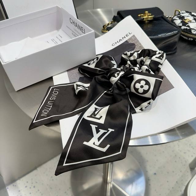 p 60配包装盒 louis Vuitton (路易威登)驴家新品发圈，简单大气，实用百搭！超火爆小单品