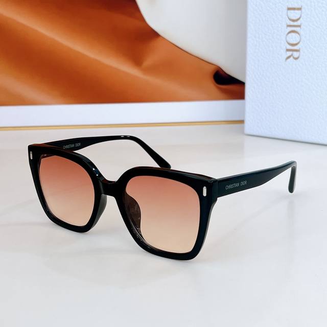 p140 Dior model: Cd 0254S size：53口21-145