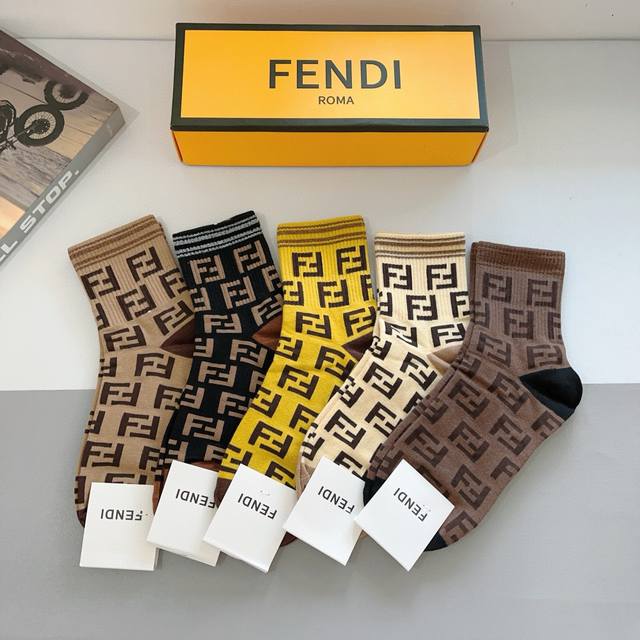 配包装P50（一盒5双） fendi 芬迪 字母双Ｆ经典款中筒袜子，实用好穿 柔软透气，时尚百搭款，大牌出街。