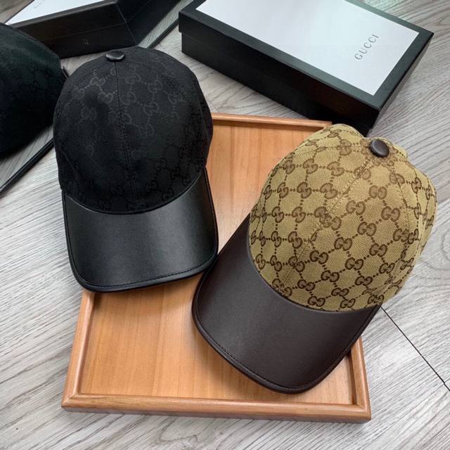 ￥70。G家。皮沿拼接款【超A品质】最新款！时尚潮流，高端做工！每一个帽子都是用心之作！牛津材质！头层牛皮！配盒子、防尘袋！非一般的品质，细节也很重要。真皮帽钉