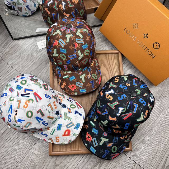 ￥70。L家。【超A品质】最新款！时尚潮流，高端做工！每一个帽子都是用心之作！牛津材质！头层牛皮！配盒子、防尘袋、非一般的品质，细节也很重要。真皮帽钉，真皮调节