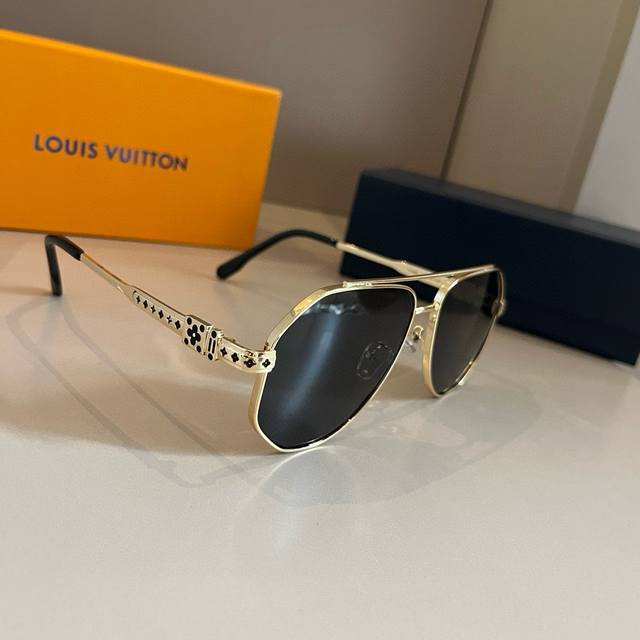 100￥ lv路易威登新款首发太阳镜 男女同款