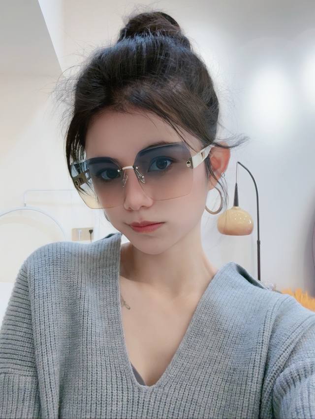 p90 【Dior-迪奥】2025开春新款 潮流爆款 时尚方框太阳镜 高品质 佩戴舒适 网红潮款墨镜 女士高清太阳镜 高品质Tr镜框 型号：Cd9770
