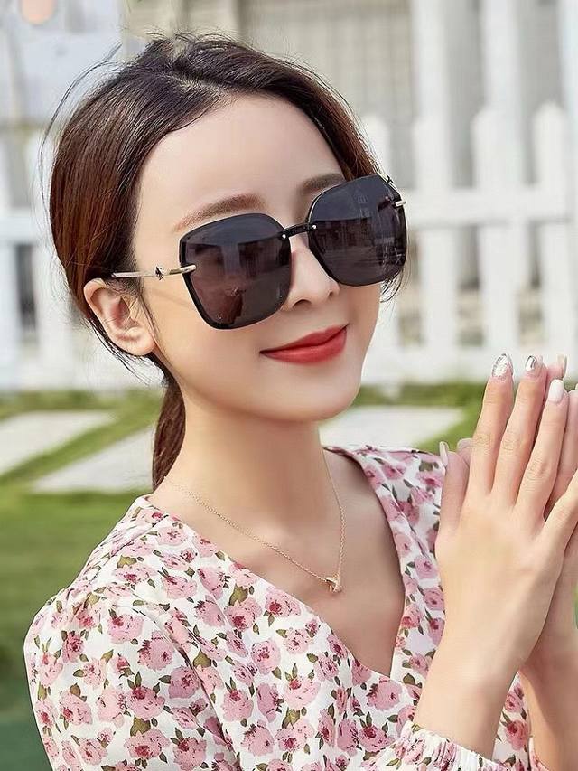 p90 Lv 太阳镜潮品官网模特同款 [玫瑰][玫瑰]四叶草精致个性设计简约时尚 高品质值得拥有绝对潮爆整个夏季 新款L9008