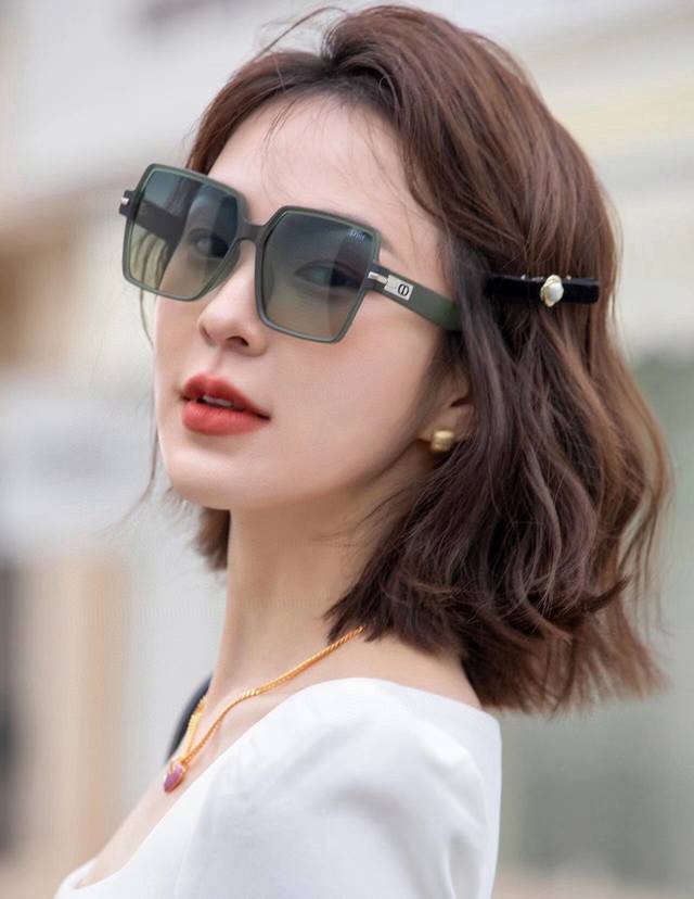 p90 【Dior-迪奥】2025开春新款 潮流爆款 时尚方框偏光太阳镜 高品质 佩戴舒适 网红潮款墨镜 女士高清加厚偏光太阳镜 高品质Tr镜框 型号：Cd11