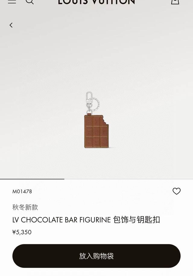 p80Louis Vuitton官网M01478钥匙扣挂件 Lv秋冬新款包饰与钥匙扣。 借鉴旅行袋中的钥匙扣设计，可满足各种时尚品味的实用配饰。凸显时尚个性[强