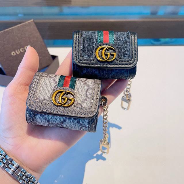 70Gucci古驰耳机包 经典老花原皮耳机套，钥匙扣包包挂件，一举两得！ airpods 1/2通用款 airpods 3/ Pro