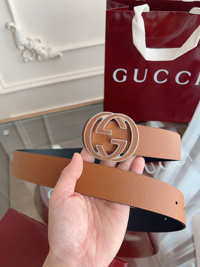 p180 绝美Gucci 双G扣男士新款腰帶 專櫃同步 寬4厘米 雙面進口荔枝紋雙面雙色可用 精緻真空電鍍雙G鋼扣 時尚百搭款