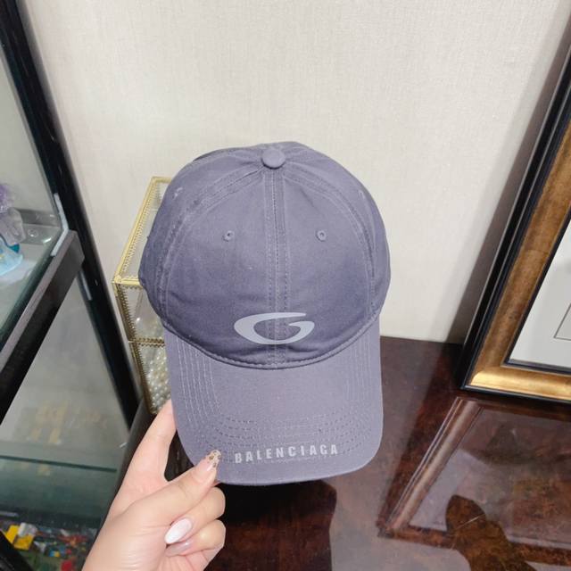 跑量60 巴黎～新款软顶棒球帽 日常通勤搭配的加分神器 经典素色帽型非常百搭 可调节的设计对各种头型都友好