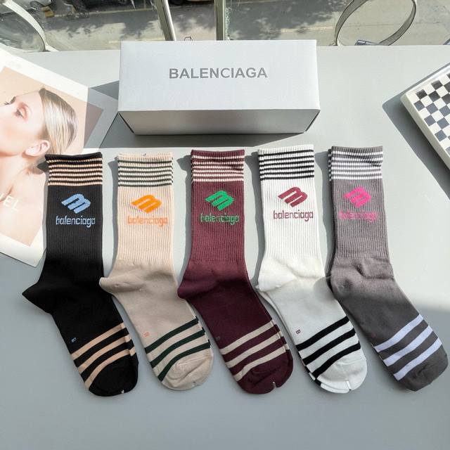 p60 配包装【一盒五双】Balenciaga · 巴黎世家 好看到爆炸欧美大牌高筒袜男女款潮人必不能少的专柜代购品质高筒袜子 ，搭配起来超高逼格 时髦度爆表啊