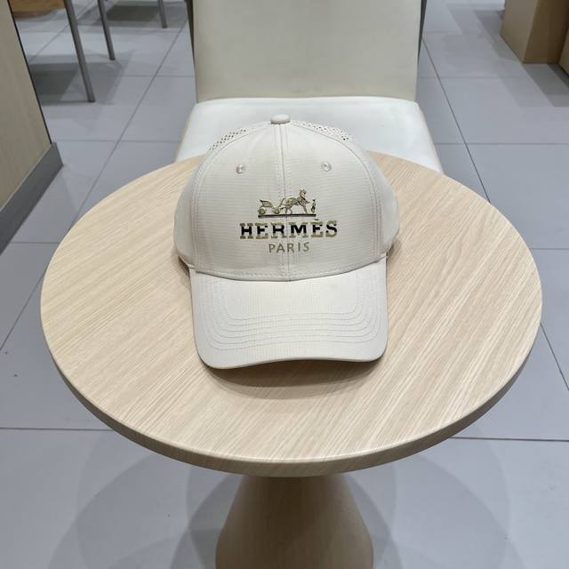 p70爱马仕 新款棒球帽，新款鸭舌帽，男女通用，头围57Cm