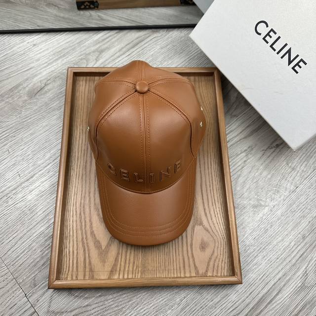 特价￥70。赛琳。专柜1:1皮帽子。【配防尘袋】新品棒球帽！材质：Pu小羊皮！炸街必备单品！颜色大气！款式新颖别致好搭配衣服！实用性强，高端品质！随心搭配～真的