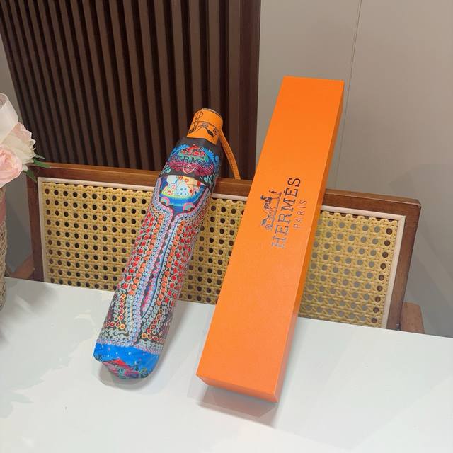 70爱马仕（HermèS） 新款 极品H家三折自动伞重磅呈现 以其精湛的工艺技术和源源不断的想像力 新涂层技术伞布 带来令人惊喜的遮光效果 让防晒及隔热性能更优