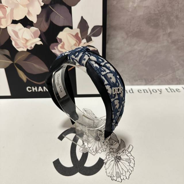 特P70 配专柜包装 dior（迪奥）最新高工发箍 小仙女入手 特殊材质 不嘞头 可盐可甜～