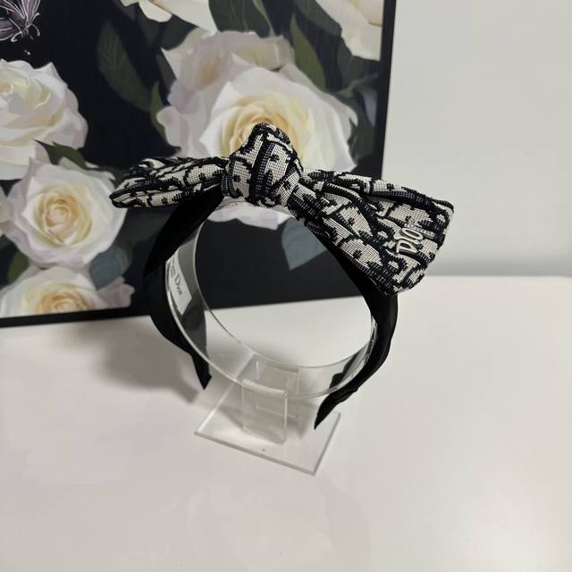特P60 配专柜包装 dior（迪奥）最新老花发箍 小仙女入手 特殊材质 不嘞头 可盐可甜～