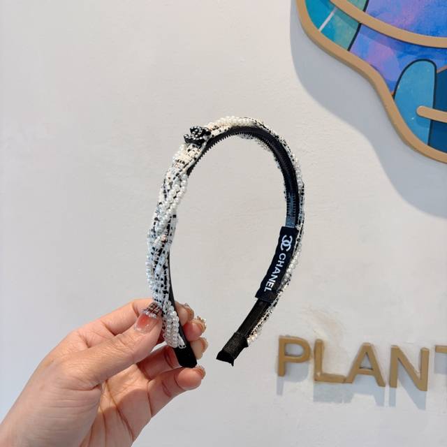 配包装P60 chanel（香奈儿）新款精美字母发箍，复古网红爆款头箍 搭配高端材质，超精致，时尚高级感百搭款。