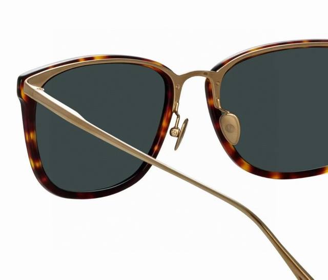 p200 Linda Farrow model：Lfl1457 size：55口18-145