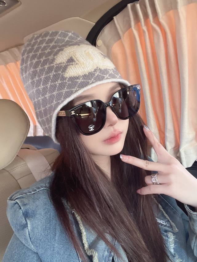 p90 Chanel 香奈儿 2025新款热门小圈形 小脸Bb直接入 佩戴舒适不怕掉 细节品质看得见