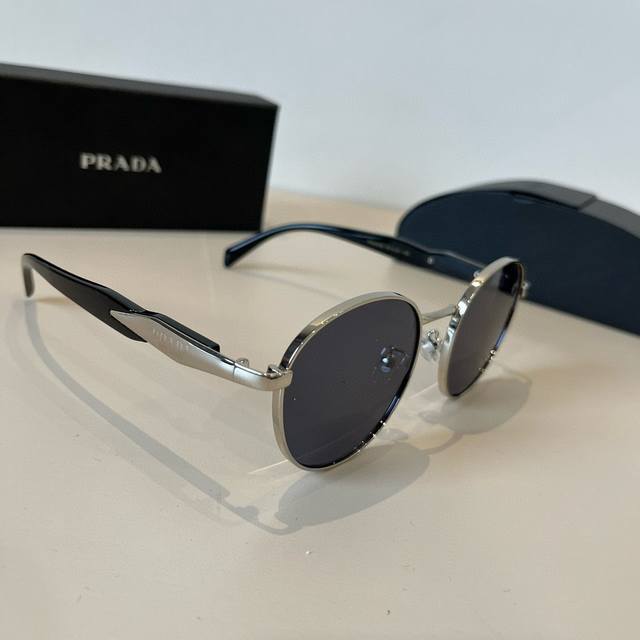 100￥ prada 普拉达 界级大师制造. ！男士墨镜 高档 潮流时尚百搭男士款百搭瘦脸太阳镜 高品质 ！开车太阳镜 ！