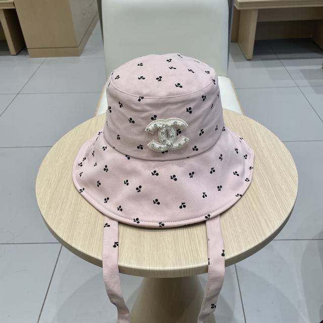 p80 Chanel香奈儿2025新款樱桃图案渔夫帽子女百搭小清新遮阳绑带出游度假防晒盆帽