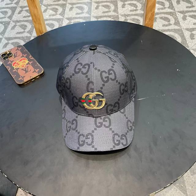 p70 ，Gucci(古奇)经典原单棒球帽专柜1:1开模订制，最高版本，原版帆布料+头层牛皮，轻盈透气！实物拍摄，四季百搭男女适用，基础头围56，贴片可调节。