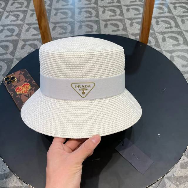 p80【Prada普拉达】2024新款大牌织带桶帽平顶草帽，出街必备超好搭配，赶紧入手！