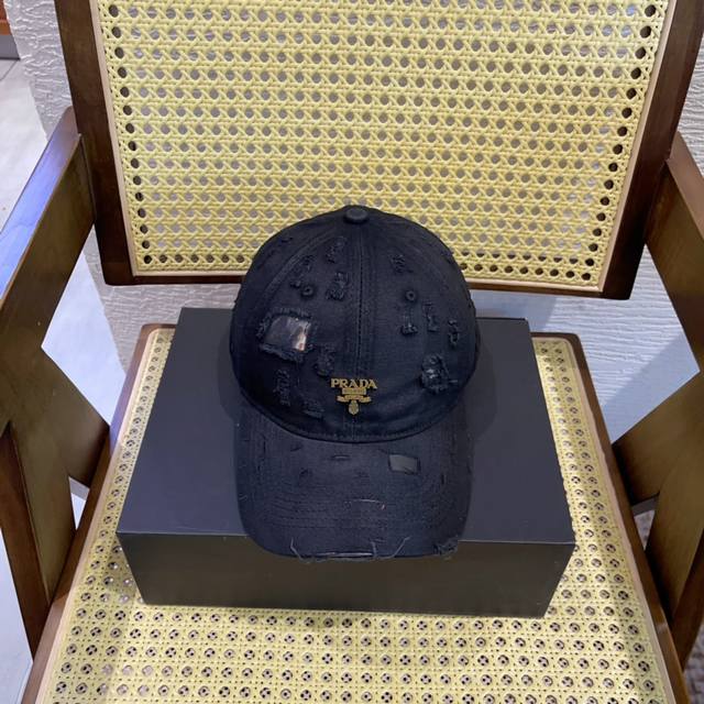 跑量50 p家～新款破洞街头风棉布棒球帽，个性时尚款 休闲带点酷酷的感觉，中性款 男女同款！多种色系，超好搭！ 材质:100%棉 头围:56-58Cm均可
