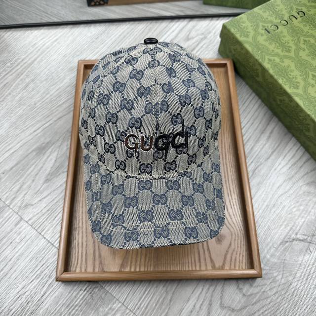 特价￥50。G家。纯棉提花-内有Logo汗带压花【配防尘袋】新品棒球帽！材质：纯棉！透气性好！春天挡风，夏天防晒必备单品！颜色大气！款式新颖别致好搭配衣服！实用