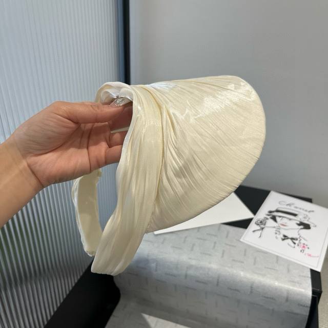 80￥ miumiu缪缪新款真丝发箍，蝴蝶结遮阳帽