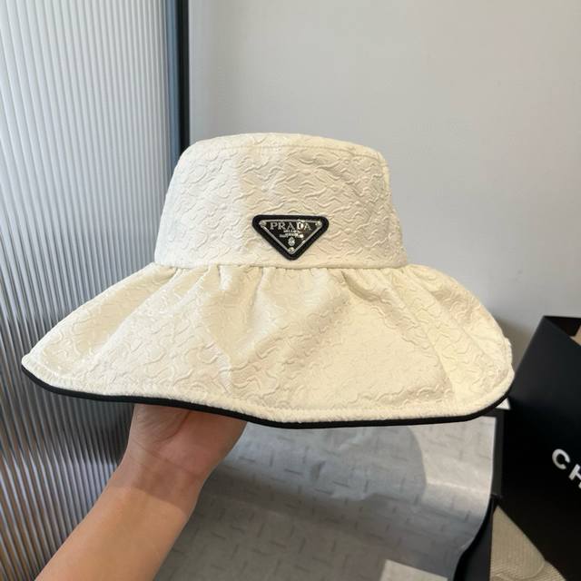80￥ prada普拉达荷叶边渔夫帽，遮阳帽，头围57Cm