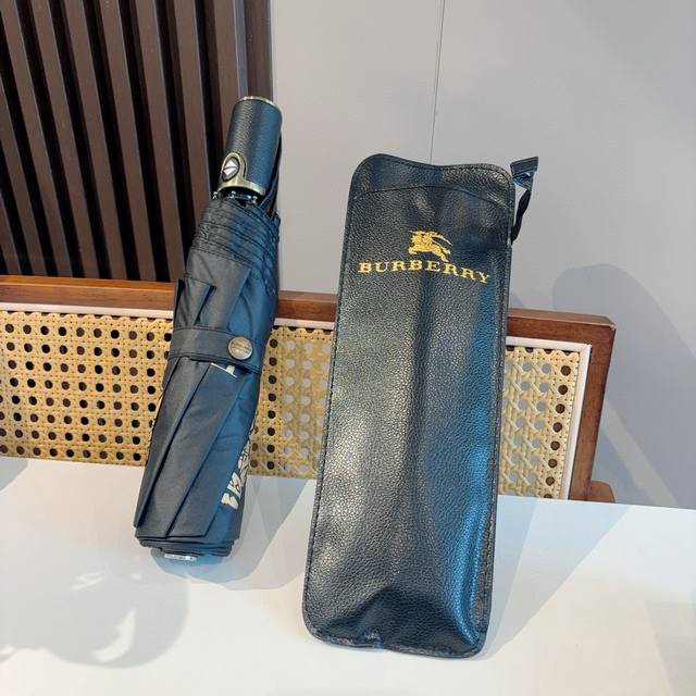 70 Burberry（巴宝莉） 三折自动折叠晴雨伞 年度巅峰之作 经典 高雅 时髦 这就是被称为英国Burberry风格所在 巴宝莉晴雨伞特别值得骄傲就是其超