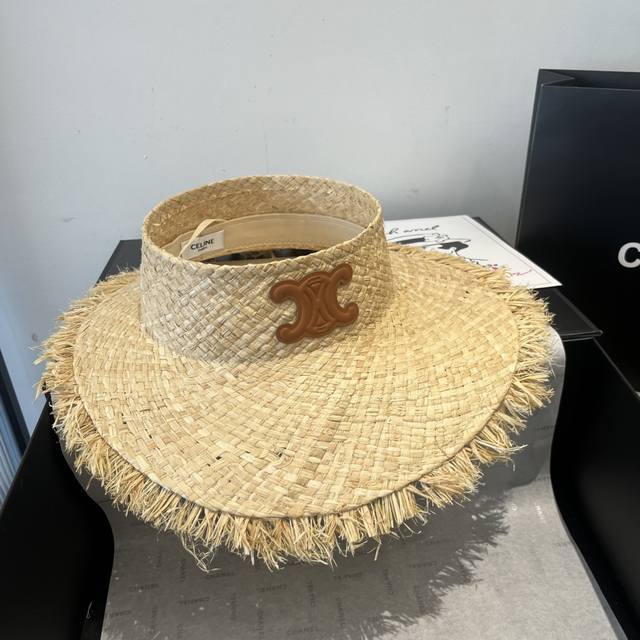 110￥ celine赛琳新款空顶草帽，拉菲草制作，轻盈百搭，头围57Cm