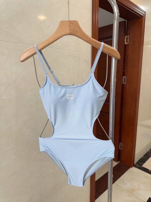 110 miumiu泳衣，时尚潮人必备！实物超级好看！海边度假拍照超级好！Sml
